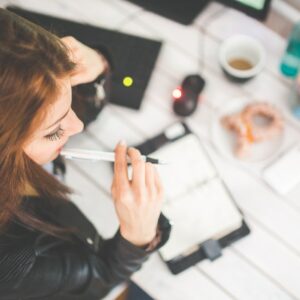 woman-hand-desk-office.jpg woman-hand-desk-office.jpg